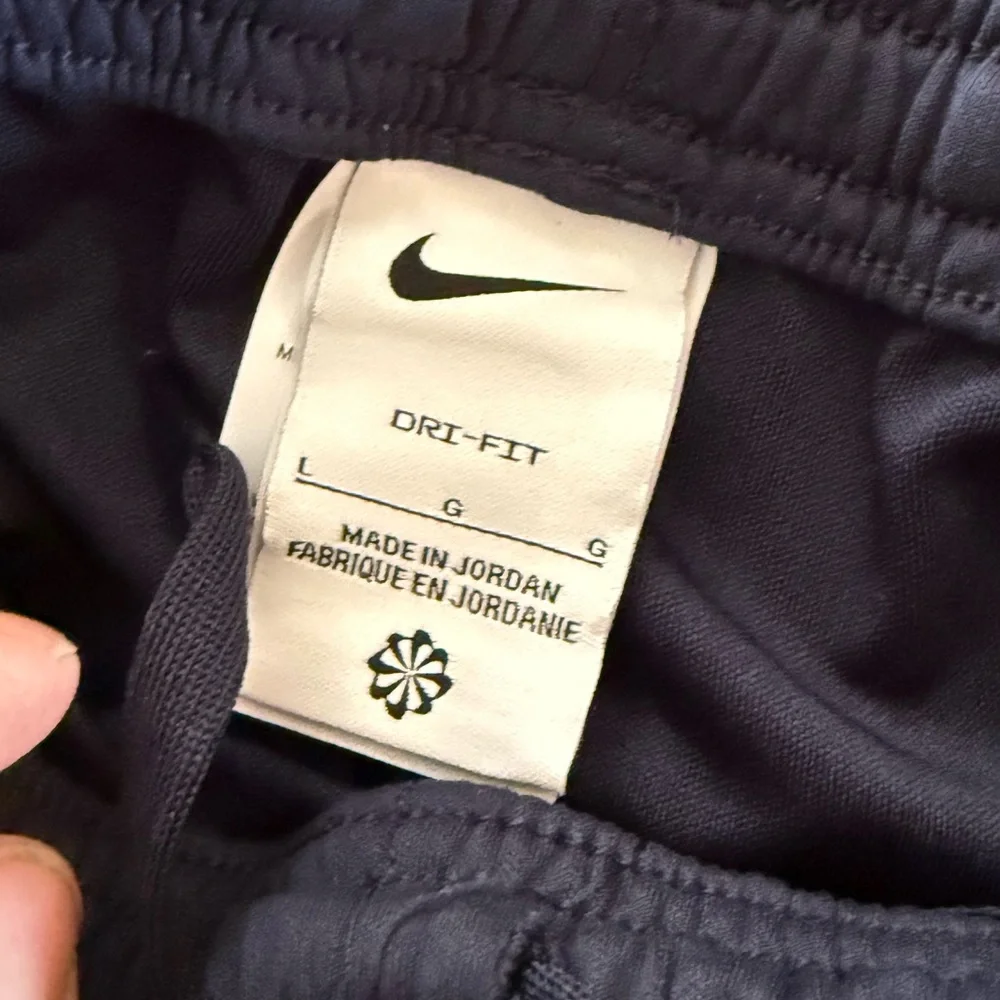 Boys Nike Sweat Pants T shirts and Jacket Set (Great for sizing up on a budget!) - Picture 6 of 13